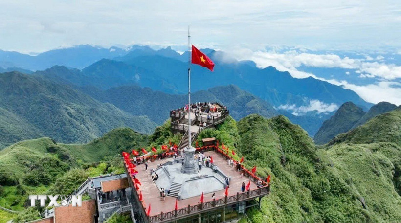 Trên đỉnh Fansipan, Sa Pa (Lào Cai). (Ảnh: TTXVN phát)