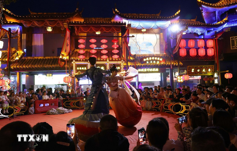 Với sự kết hợp hài hòa giữa di sản và đổi mới, văn hóa sáng tạo đang trở thành “chìa khóa vàng” giúp du lịch Vũ Hán ngày càng khởi sắc và tạo dấu ấn riêng trên bản đồ du lịch Trung Quốc. (Ảnh: Văn Điệp/TTXVN)