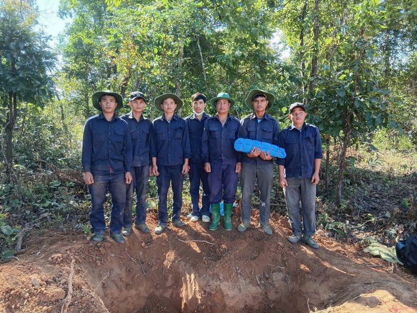 Đội K53 tìm kiếm quy tập hài cốt liệt sỹ ở Lào và Campuchia. (Ảnh: TTXVN phát)