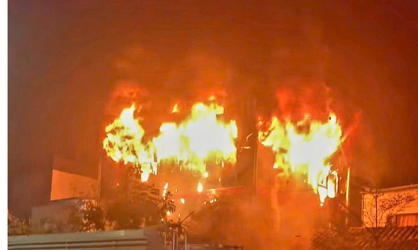 Đám cháy bùng lên ở khu vực tầng 3 của nhà hàng. (Nguồn: Báo Bắc Ninh)