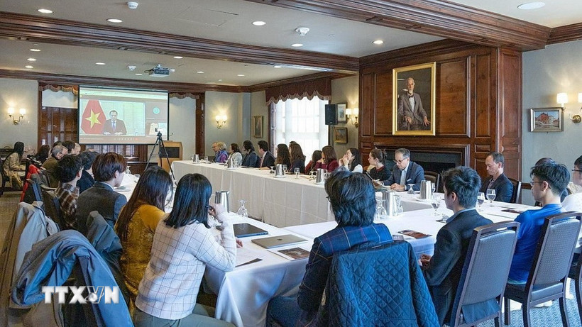 Toàn cảnh tọa đàm “Hợp tác phát triển điện ảnh Việt Nam-Mỹ trong bối cảnh trí tuệ nhân tạo và cách mạng số. (Ảnh: TTXVN phát)