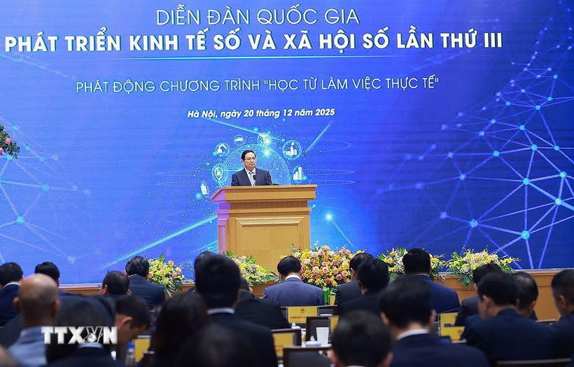 Thủ tướng Phạm Minh Chính phát biểu chỉ đạo tại Diễn đàn Quốc gia phát triển kinh tế số và xã hội số lần thứ 3. (Ảnh: Dương Giang/TTXVN)