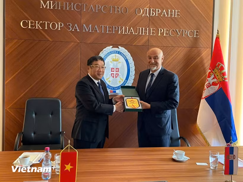 Thượng tướng Phạm Hoài Nam tại buổi hội kiến với Ngài Nenad Miloradovic, Thứ trưởng Bộ Quốc phòng Serbia. (Nguồn: Vietnam+)
