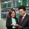 Thị trường đóng cửa, VN-Index tăng 2,57% và lên mức 1.349,35 điểm. Trong khi, VN30 tăng 2,43% lên mức 1435,19 điểm, quanh vùng đỉnh cũ 1.440 điểm. (Ảnh: Vietnam+)
