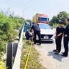 Hai đối tượng (cùng sinh năm 2003, trú tại xã Cửa Tùng, tỉnh Quảng Trị) bị bắt giữ tại hiện trường cùng tang vật là 7kg ma túy đá. (Ảnh: Hải quan/Vietnam+)