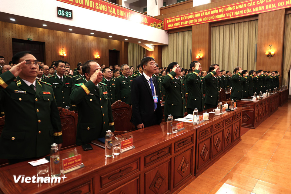 Nghi lễ chào cờ trang nghiêm tại Bộ Tư lệnh Bộ đội Biên phòng Việt Nam mở đầu ngày hội bầu cử sáng 15/3 (Ảnh: Dương Linh/Vietnam+)
