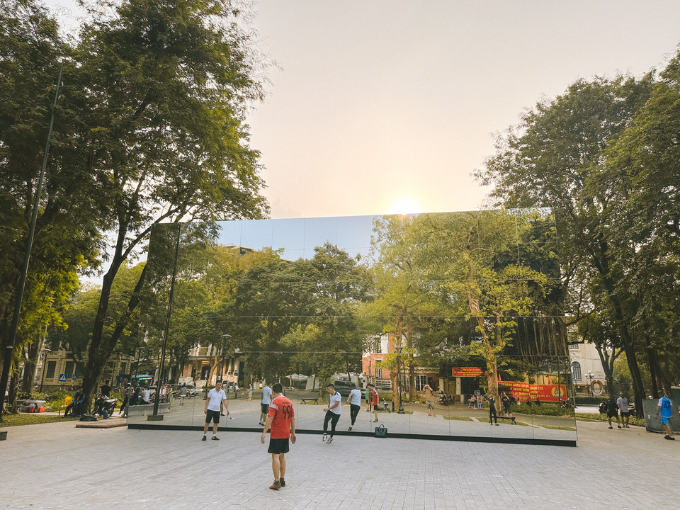 Vườn hoa Diên Hồng (hay còn gọi là vườn hoa Con Cóc) là một không gian công cộng đầy kỷ niệm đối với nhiều thế hệ người Hà Nội. Không gian vườn hoa Diên Hồng được nhìn nhận là một di sản cảnh quan đô thị lịch sử, thực sự đóng góp, làm giàu thêm văn hóa đô thị Hà Nội. (Ảnh: Minh Sơn/Vietnam+)