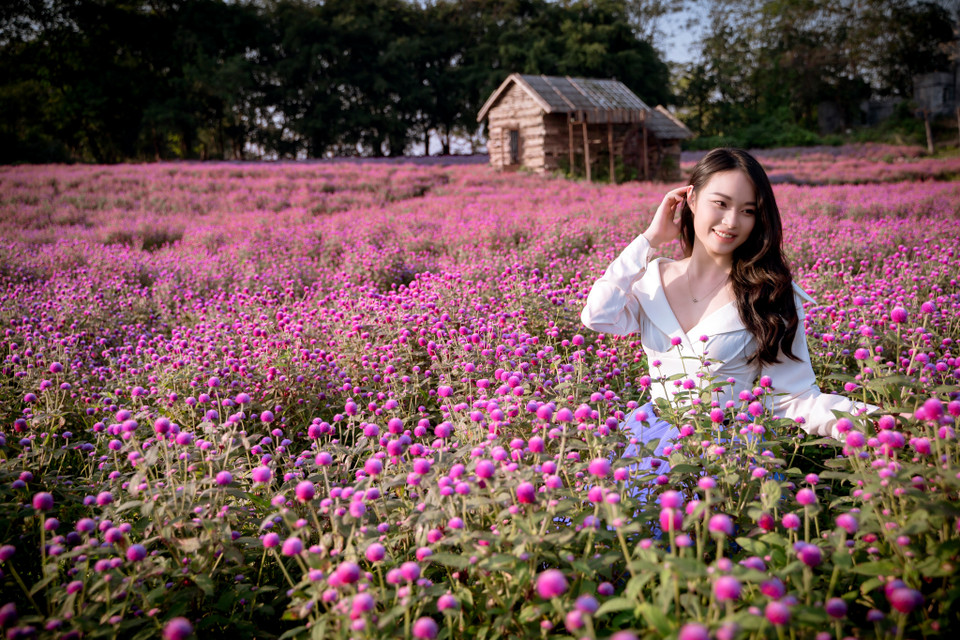 Du khách có thể thỏa sức tạo dáng, tạo hình trước ống kính máy ảnh. (Ảnh: PV/Vietnam+)