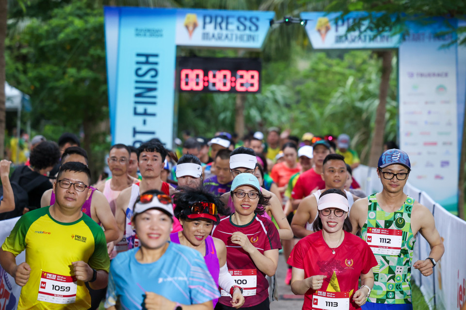 Cự ly 21,6 km được chọn không chỉ để thử thách các vận động viên mà còn mang ý nghĩa tri ân đến những phóng viên, nhà báo và người lao động trong ngành báo chí. (Ảnh: Minh Sơn/Vietnam+)