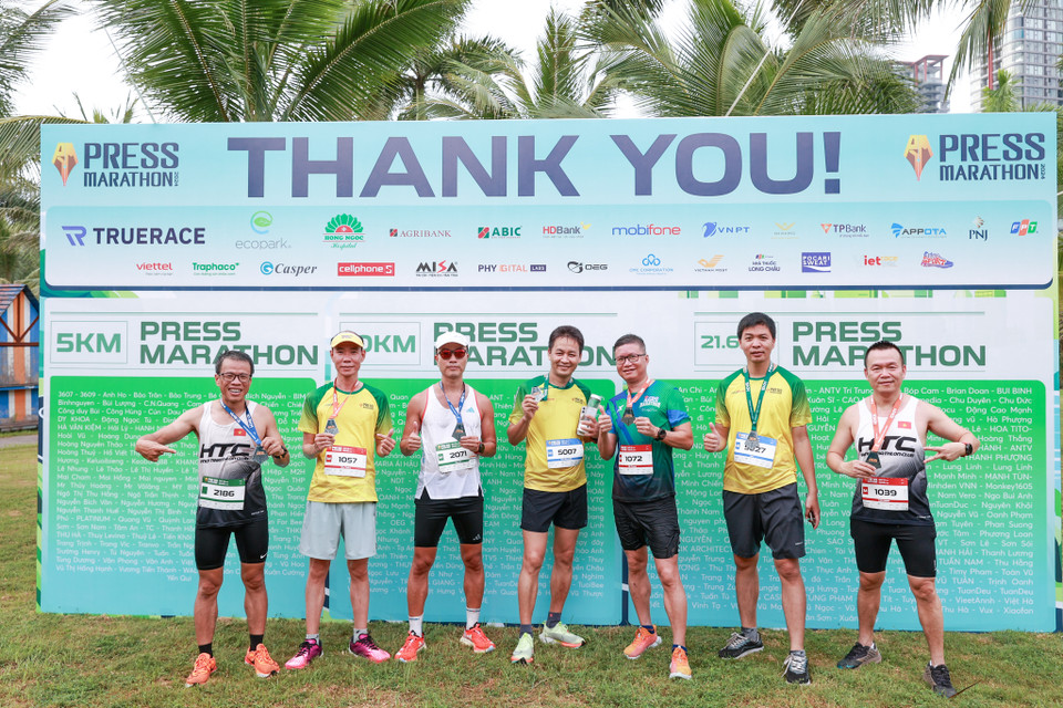 Sáng ngày 30/6, giải chạy Press Marathon 2024 đã chính thức khởi tranh tại Công viên Hồ Thiên Nga, khu đô thị Ecopark (Hưng Yên). (Ảnh: Minh Sơn/Vietnam+)