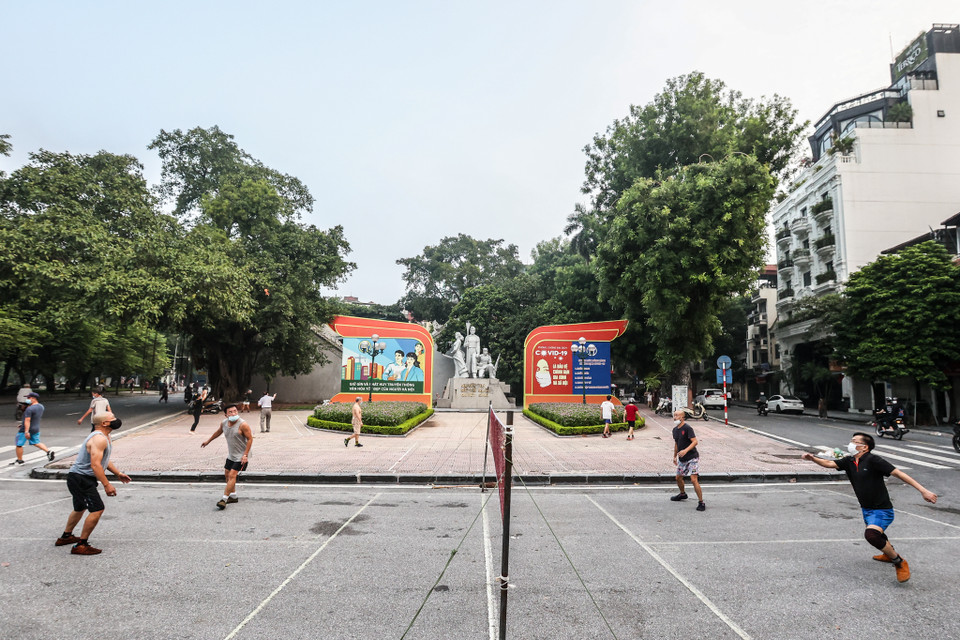 Người dân cần tuân thủ nghiêm túc những chỉ dẫn của cơ quan chức năng để phòng ngừa dịch bệnh. (Ảnh: Minh Sơn/Vietnam+)