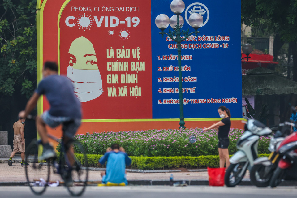 Thông điệp 5K trên các tấm pano, áp phích vẫn còn nguyên giá trị. (Ảnh: Minh Sơn/Vietnam+)