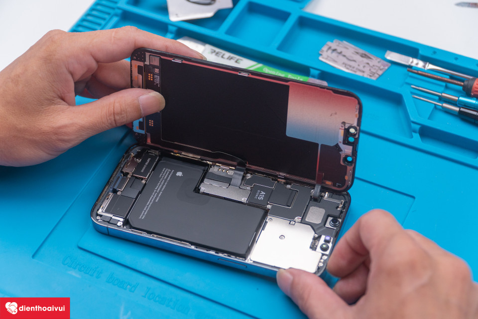 iPhone 13 Pro được trang bị con chip A15 Bionic. Con chip này qua một số bài test đã chứng tỏ được tốc độ xử lý rất ấn tượng. (Ảnh: Điện Thoại Vui)