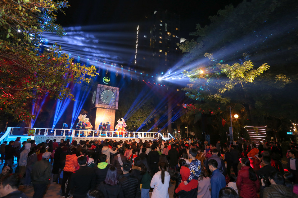 Tại khu đô thị Ecopark không khí cũng sôi động không kém khi ngay từ sớm đã có rất đông các khán giả có mặt để tham dự. (Ảnh: PV/Vietnam+)