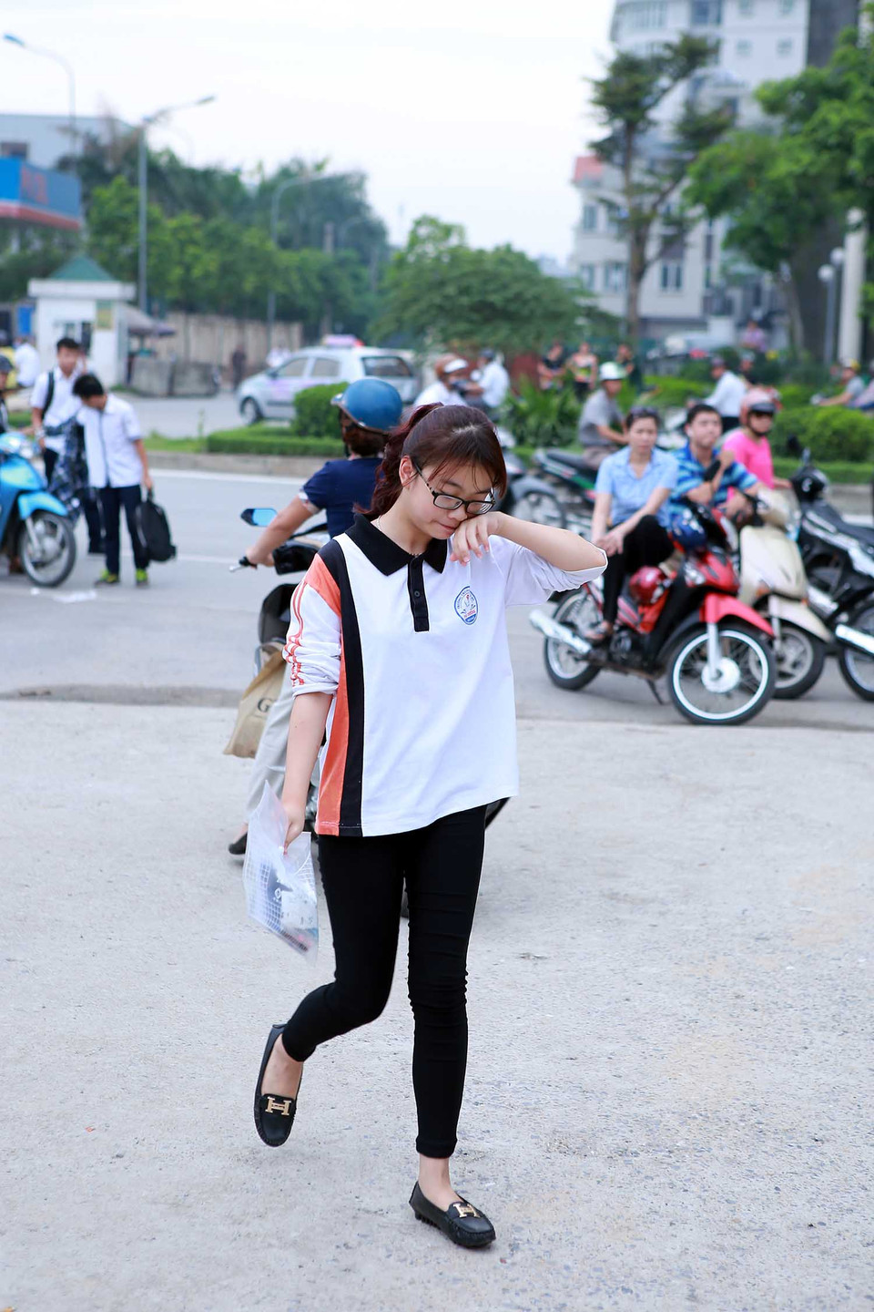 Có thí sinh đã lộ vẻ mệt mỏi trong buổi thi đầu tiên. (Ảnh: Minh Sơn/Vietnam+)