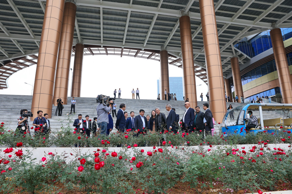 Bộ trưởng Bộ Kế hoạch và Đầu tư Nguyễn Chí Dũng đã tiếp và làm việc với ông Jensen Huang. (Ảnh: Minh Sơn/Vietnam+)