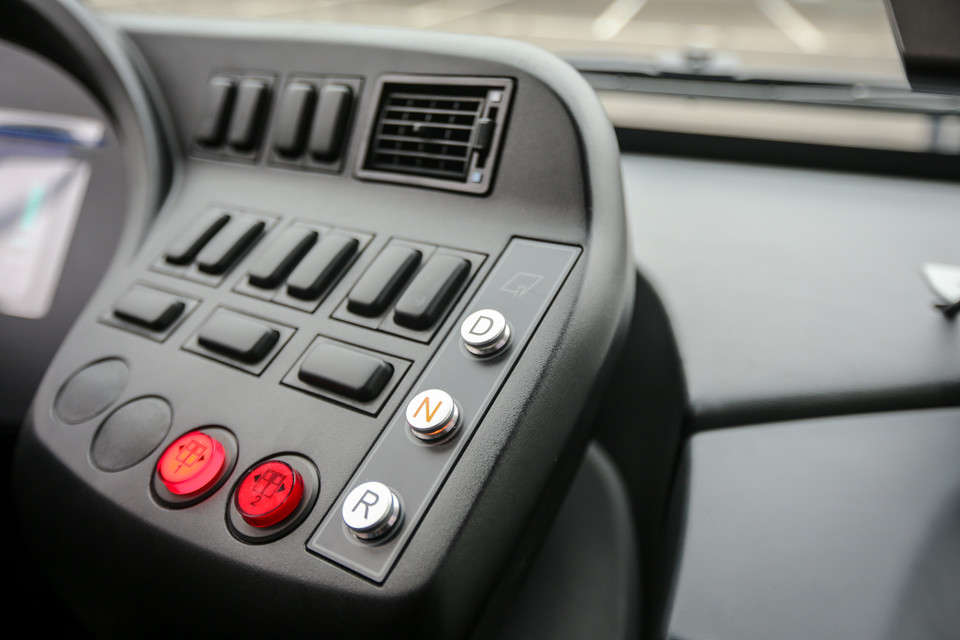 Bảng điều khiển của VinBus với đầy đủ tính năng hỗ trợ tài xế trong quá trình lái. (Ảnh: Minh Sơn/Vietnam+)