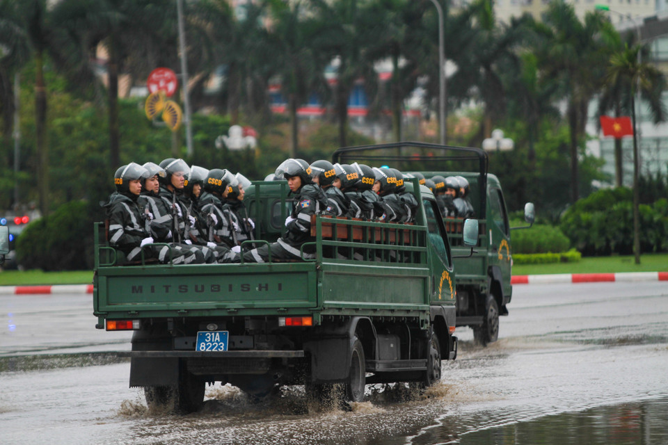 Xe chở trung đội, tiểu đội các đơn vị Cảnh sát Cơ động. Đây là phương tiện chuyên chở cán bộ Cảnh sát phục vụ công tác, học tập, huấn luyện và ra quân làm nhiệm vụ với tính bền bỉ cao, được thường xuyên sử dụng. (Ảnh: PV/Vietnam+)