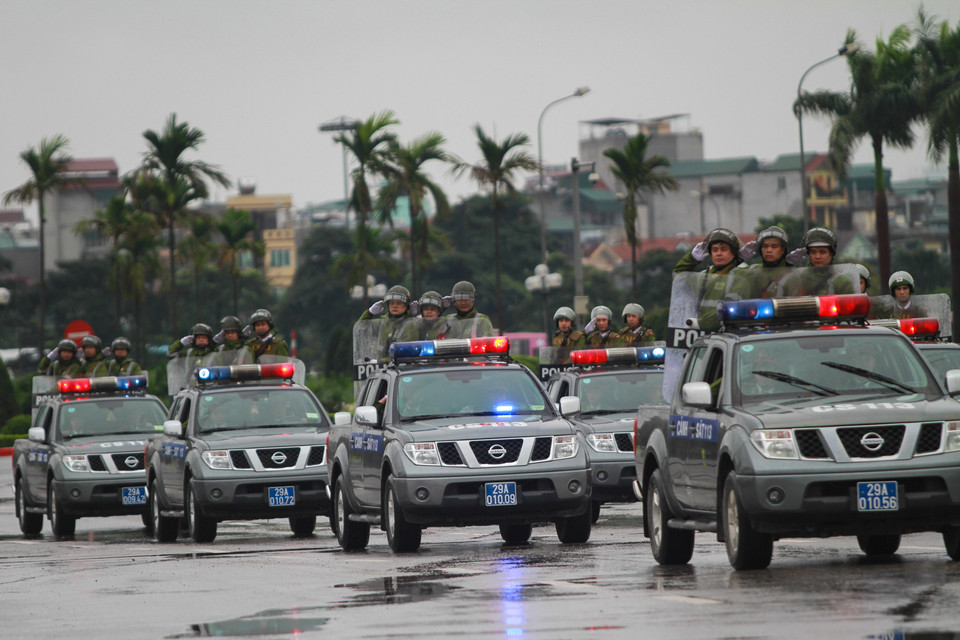 Xe bán tải cơ động của lực lượng Cảnh sát 113 được trang bị hệ thống loa dùng vận động, tuyên truyền, hệ thống thông tin liên lạc đầy đủ, hiện đại. (Ảnh: PV/Vietnam+)