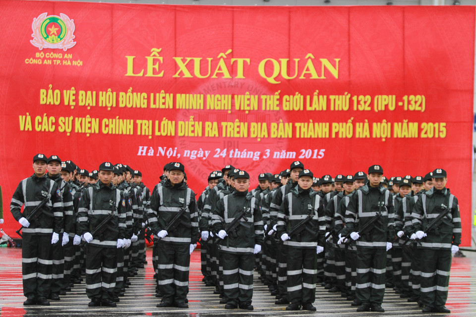 Lực lượng cảnh sát cơ động Hà Nội được huy động 100% quân số tham gia ứng trực bảo vệ cho IPU. (Ảnh: Minh Sơn-Sơn Bách/Vietnam+)