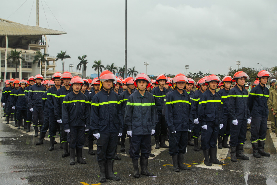 Cảnh sát phòng cháy chữa cháy luôn trong trạng thái chiến đấu cao nhất. (Ảnh: Minh Sơn-Sơn Bách/Vietnam+)