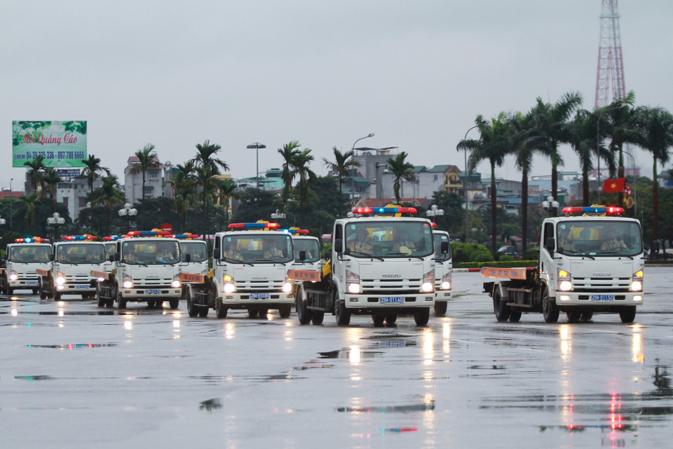 Xe cẩu của lực lượng Cảnh sát giao thông. Đây là loại xe chuyên dùng với nhiệm vụ cứu hộ cứu nạn, trợ giúp các phương tiện khi gặp sự cố. Cẩu, kéo, xử lý các phương tiện vi phạm trật tự an toàn giao thông. (Ảnh: PV/Vietnam+)