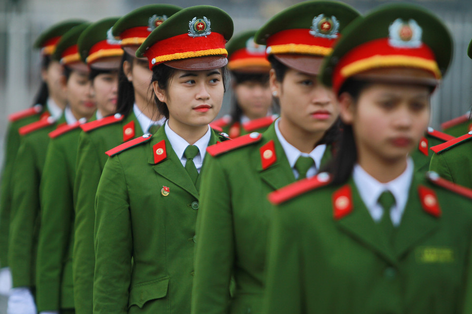 Những học viên nữ xinh xắn cũng được huy động. (Ảnh: Minh Sơn-Sơn Bách/Vietnam+)