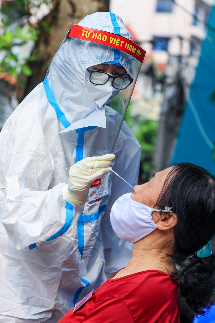 Các sinh viên Trường Đại học Y, Trường Đại học Y dược - Đại học Quốc gia Hà Nội và một số cơ sở đào tạo y, bác sĩ sẽ tăng cường hỗ trợ cho các quận Thanh Oai, Hoàng Mai, Tây Hồ và Cầu Giấy. (Ảnh: Minh Sơn/Vietnam+)