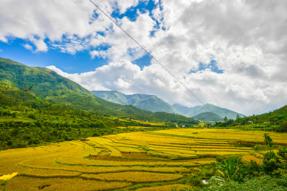 Thiên nhiên đã ưu ái ban tặng cho nơi đây một phong cảnh vừa hoang sơ vừa hùng vĩ mê hồn. (Ảnh: Minh Sơn/Vietnam+)
