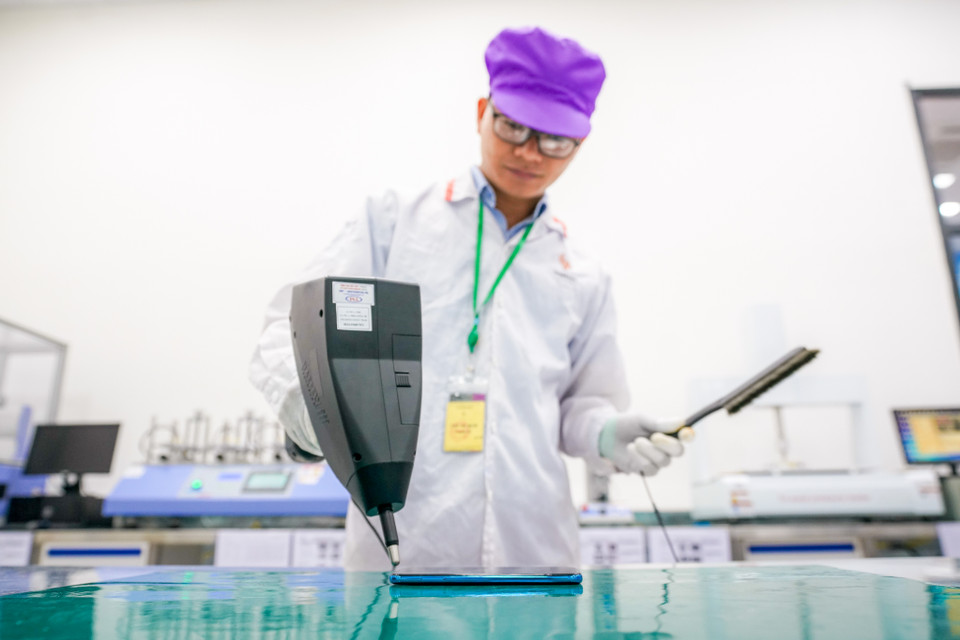 Các chủng loại sản phẩm VinSmart sản xuất bao gồm điện thoại thông minh với công suất ước tính 23 triệu sản phẩm/năm; thiết bị IoT; nhà thông minh; các thiết bị điện tử dân dụng; thiết bị, linh kiện điện tử cho ôtô và xe máy; các loại khuôn và pin cho các thiết bị điện tử. (Ảnh: PV/Vietnam+)