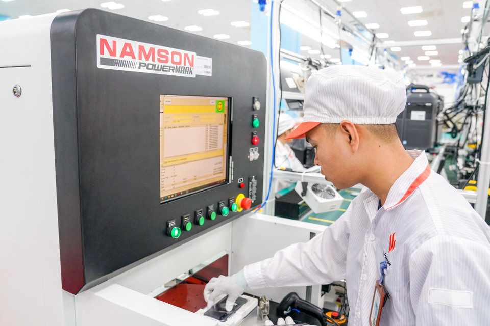 Điện thoại Vsmart xuất xưởng đều đảm bảo việc lấy mẫu và kiểm tra lô sản phẩm tuân thủ bảng tiêu chuẩn quốc tế AQL. (Ảnh: PV/Vietnam+)