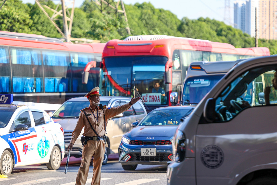 Nút giao ra cao tốc Pháp Vân-Cầu Giẽ cũng xảy ra hiện tượng ách tắc kéo dài. (Ảnh: PV/Vietnam+)