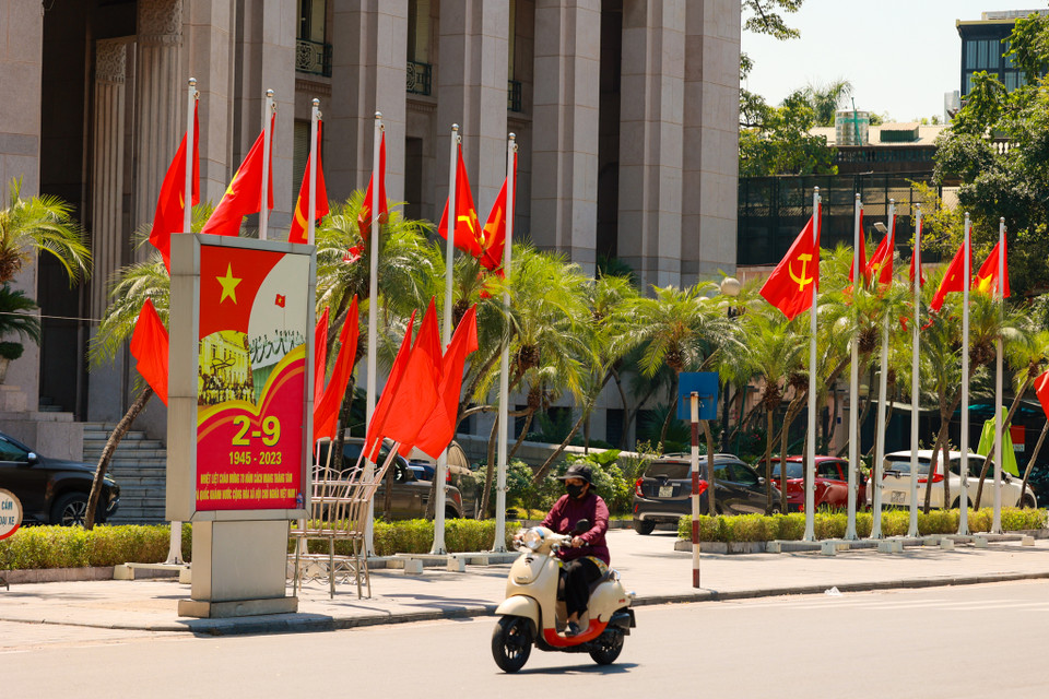 Tuyến đường trước cổng Ngân hàng Nhà nước Việt Nam. (Ảnh: Minh Sơn/Vietnam+)