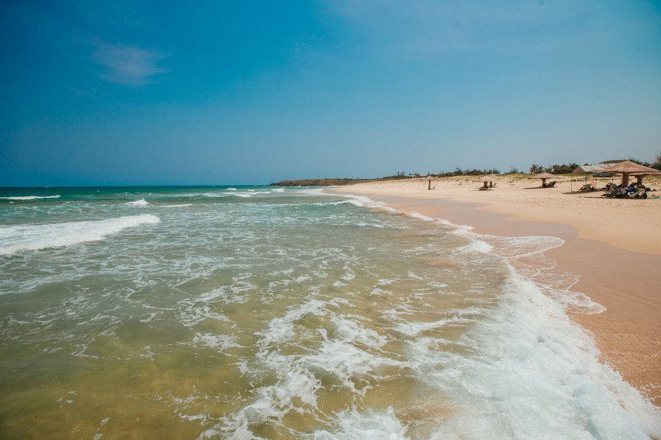 Bãi Xép cũng là một trong những bãi biển đẹp và sạch mời gọi du khách đến với Quy Nhơn. (Ảnh: Minh Sơn/Vietnam+)