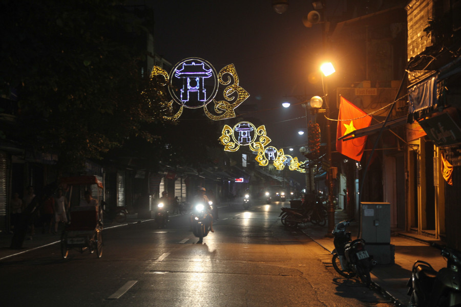 Biểu tượng Khuê Văn Các chạy dọc các tuyến phố Hàng Ngang-Hàng Đào-Hàng Đường. (Ảnh Minh Sơn/Vietnam+)