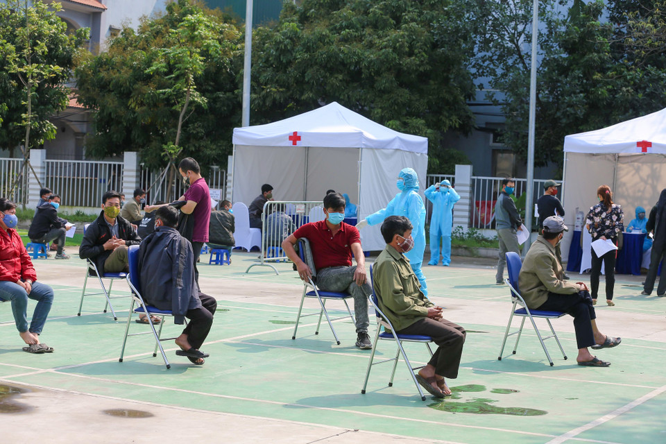 Đây là những trường hợp được xác định đã đến các chợ hoa, nơi bệnh nhân 243 đã đến. (Ảnh: Tùng Lâm/Vietnam+)