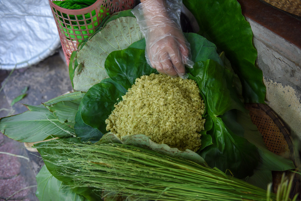 Cốm nhiều năm nay vẫn là món ăn không thể thiếu của văn hóa ẩm thực Việt Nam mỗi độ Thu về. (Ảnh: PV/Vietnam+)