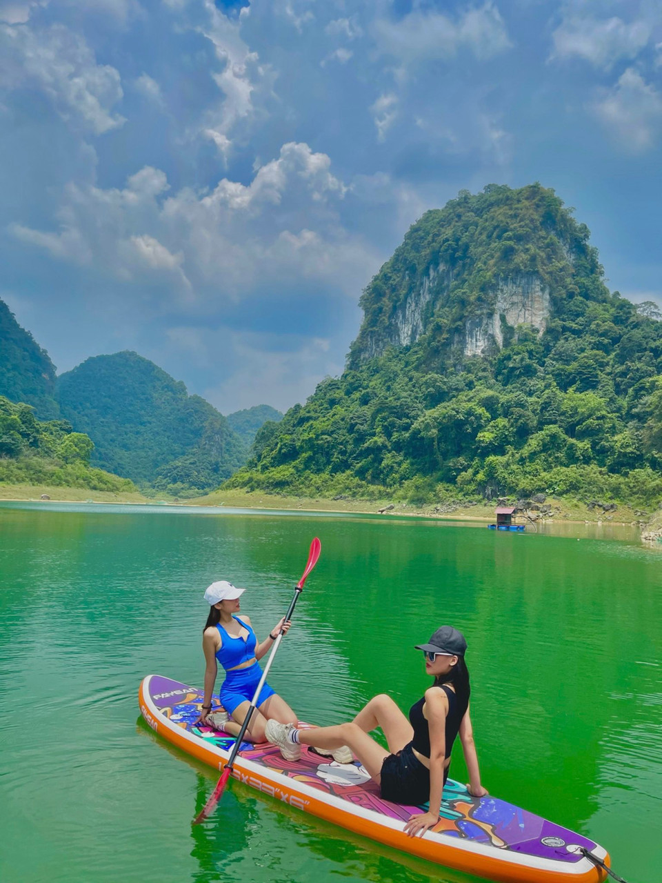 Quần thể hồ Thang Hen xứng đáng là một di sản địa chất tầm cỡ quốc tế. (Ảnh: Chí Hiếu/Vietnam+)