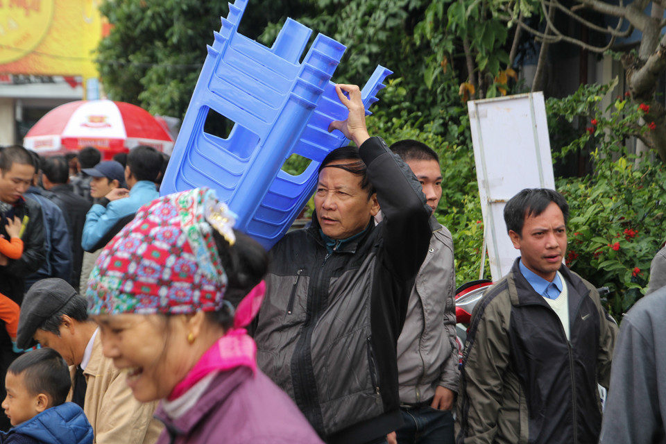 30.000 chỗ ngồi Ban tổ chức chuẩn bị đã kín, nhiều người đã phải mang ghế ra khu vực khác để thưởng thức bia. (Ảnh Minh Sơn/Vietnam+)