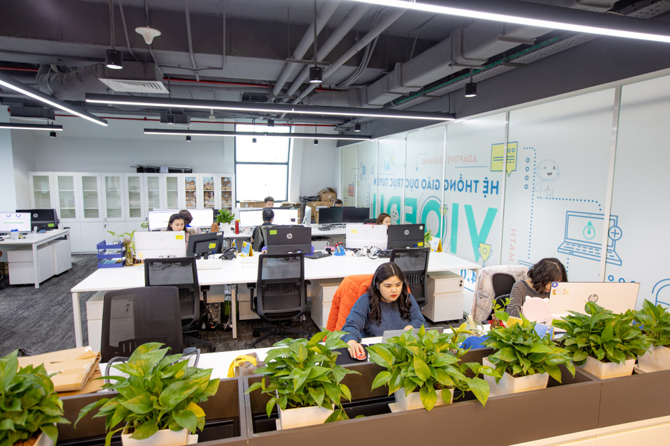 Bên trong toà nhà, cơ sở vật chất chính đã sẵn sàng đón các nhân viên FPT về làm việc. (Ảnh: Minh Sơn/Vietnam+)