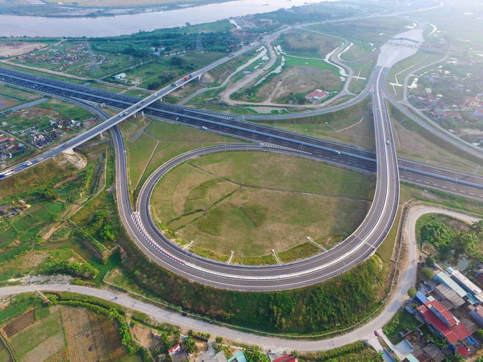 Điểm đầu của Dự án giao cắt với Đường Vành đai III (cách mố Bắc cầu Thanh Trì 1.025m về phía Bắc Ninh) thuộc địa phận thôn Thượng Hội - phường Thạch Bàn - quận Long Biên - Hà Nội; Điểm cuối của Dự án: Cảng Đình Vũ, Quận Hải An, TP Hải Phòng. (Ảnh: Minh Sơn/Vietnam+)