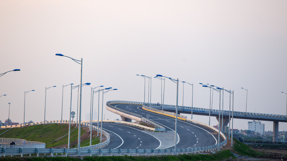 Tại các nút giao lớn sẽ có thêm 1-2 làn đường nhập làn cho các phương tiện. (Ảnh: Minh Sơn/Vietnam+)