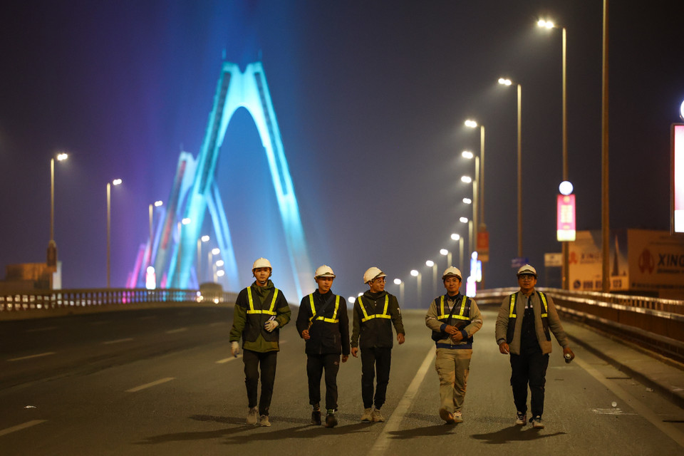 Theo đại diện Sở Giao thông Vận tải Hà Nội, kết quả kiểm định cầu Nhật Tân sẽ có sau 2 tháng nữa. (Ảnh: Minh Sơn/Vietnam+)