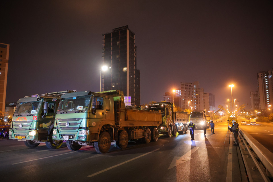 Sau 8 năm thông xe và đưa vào sử dụng, Nhật Tân là cây cầu dây văng lớn nhất Việt Nam chưa được kiểm định, tiến hành duy tu sửa chữa lớn. (Ảnh: Minh Sơn/Vietnam+)