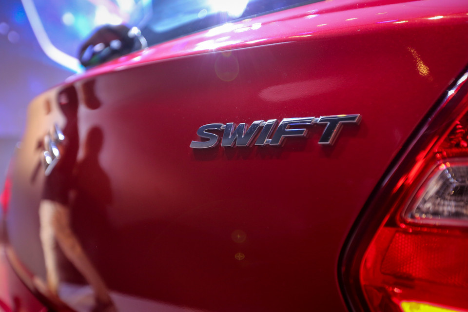 Bước sang thế hệ mới, Suzuki Swift sở hữu thiết kế cá tính và thể thao hơn trước. Diện mạo mới của xe được tạo nên bởi nhiều đường nét bo tròn như Mini Cooper. (Ảnh: Minh Sơn/Vietnam+)