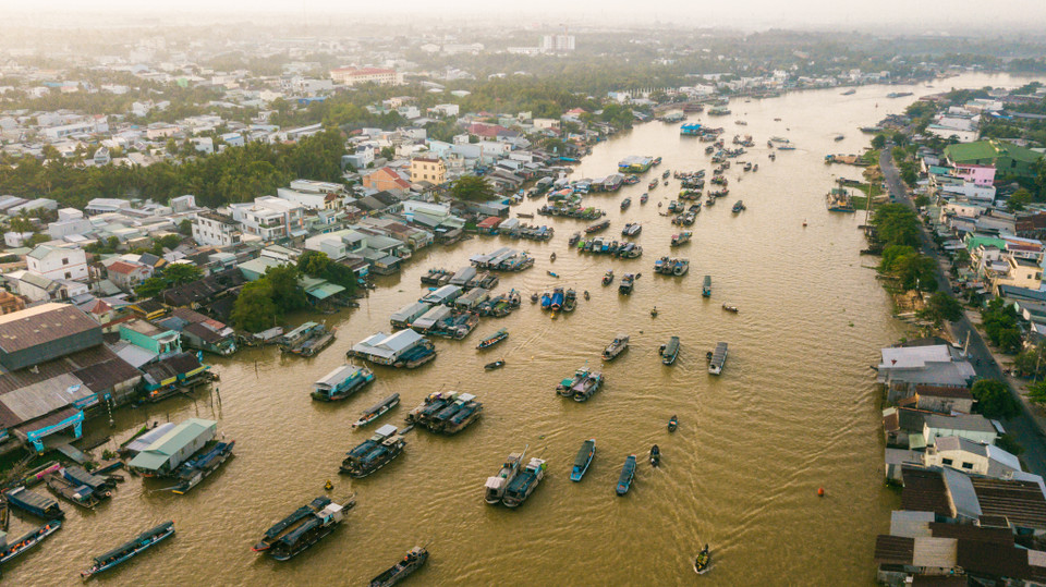 Những ngôi chợ nổi tấp nập trên sông từ bao đời đã hằn sâu trong ký ức của những người con miền Tây. (Ảnh: Minh Sơn/Vietnam+)