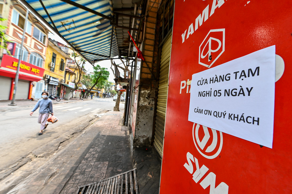 Nhiều cửa hàng thậm chí đã phải đóng cửa trong những ngày dịch COVID-19 đang diễn biến phức tạp. (Ảnh: Minh Sơn/Vietnam+)