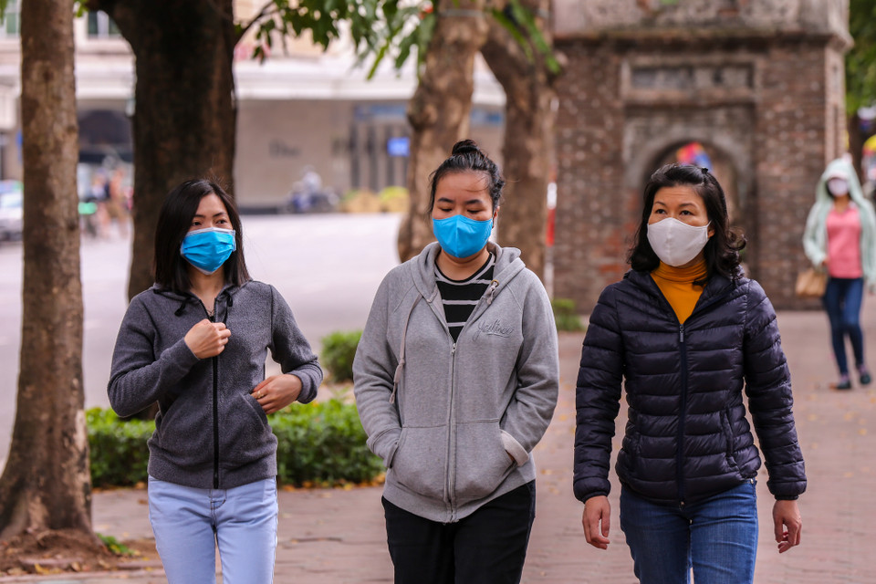 Ban chỉ đạo phòng chống dịch bệnh Hà Nội nhận định trong những ngày tới có thể tiếp tục ghi nhận ca mắc COVID -19 mới, chính vì vậy nhiều người đã hạn chế ra đường để phòng tránh bệnh. (Ảnh: Minh Sơn/Vietnam+)