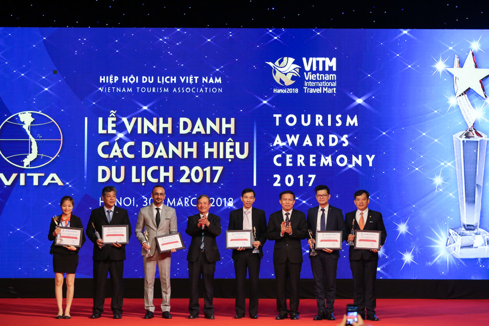 Hiệp hội du lịch Việt Nam cũng vinh danh những tập thể tiêu biểu là những Nhóm những cơ sở lưu trú du lịch, doanh nghiệp lữ hành có vốn đầu tư nước ngoài đón nhiều khách nhất; doanh nghiệp lữ hành đón nhiều khách nhất theo thị trường; Sản phẩm du lịch độc đáo và doanh nghiệp lữ hành outbound hàng đầu. (Ảnh: Minh Sơn/Vietnam+)