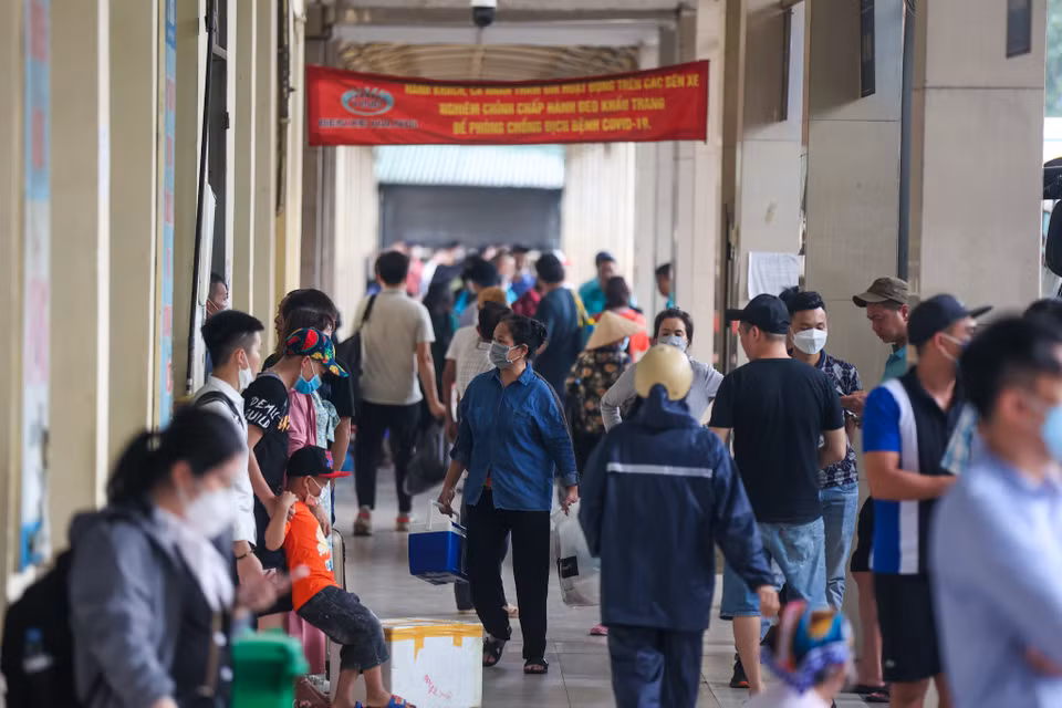 Tại khu vực ra nhà xe, người dân không phải chen chúc như mọi năm. (Ảnh: Minh Sơn/Vietnam+)